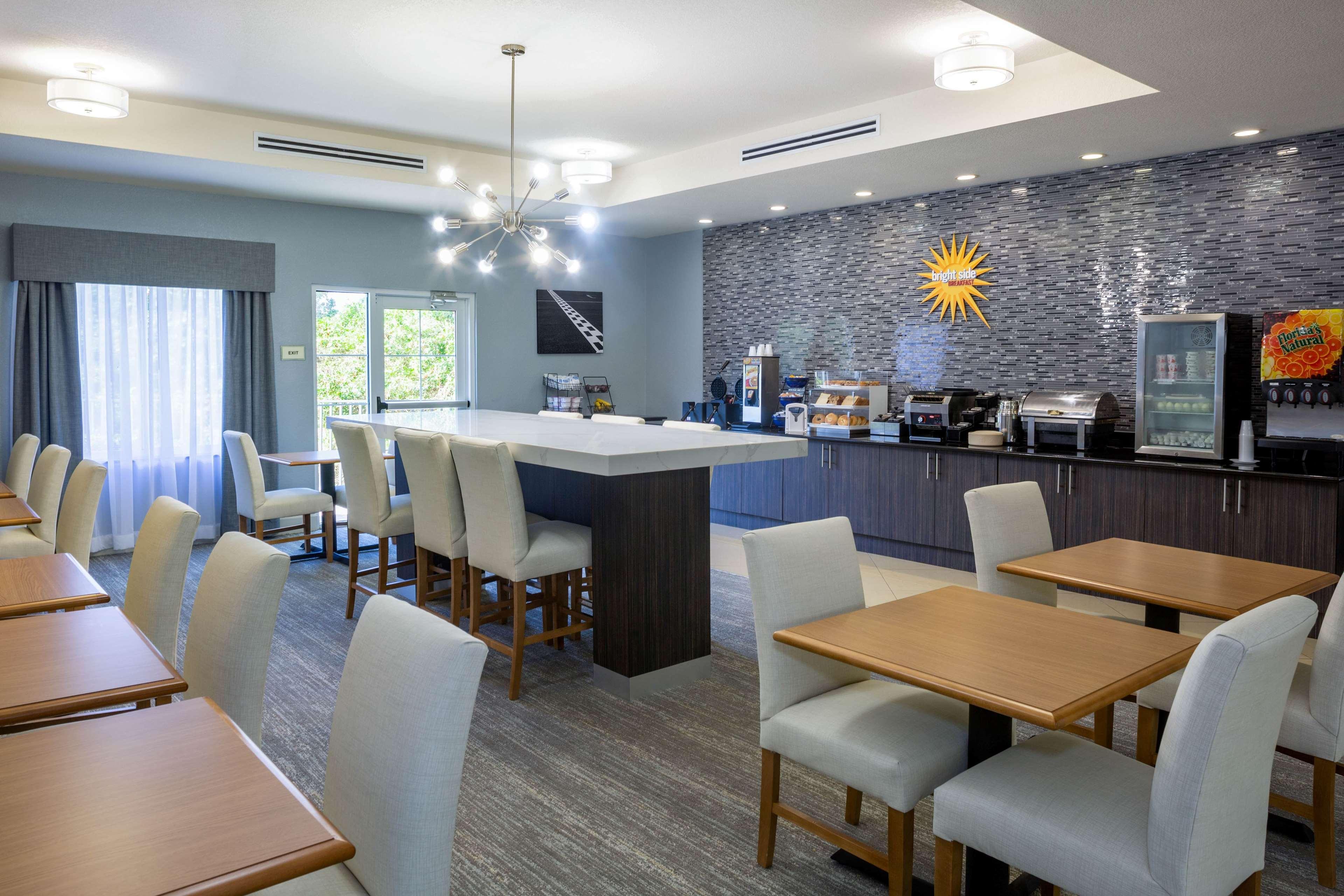 La Quinta By Wyndham Sebring Hotel Exterior photo