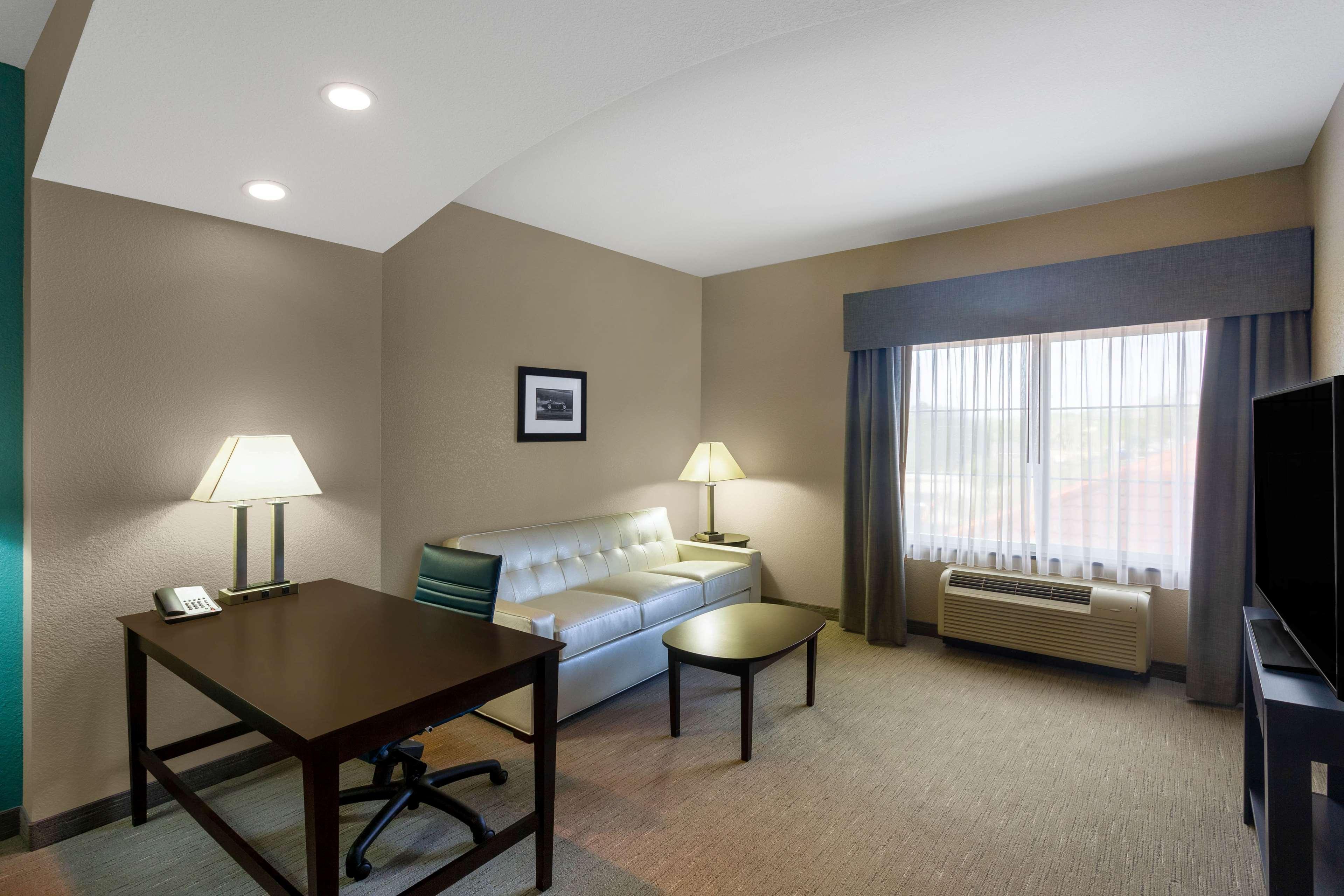 La Quinta By Wyndham Sebring Hotel Exterior photo