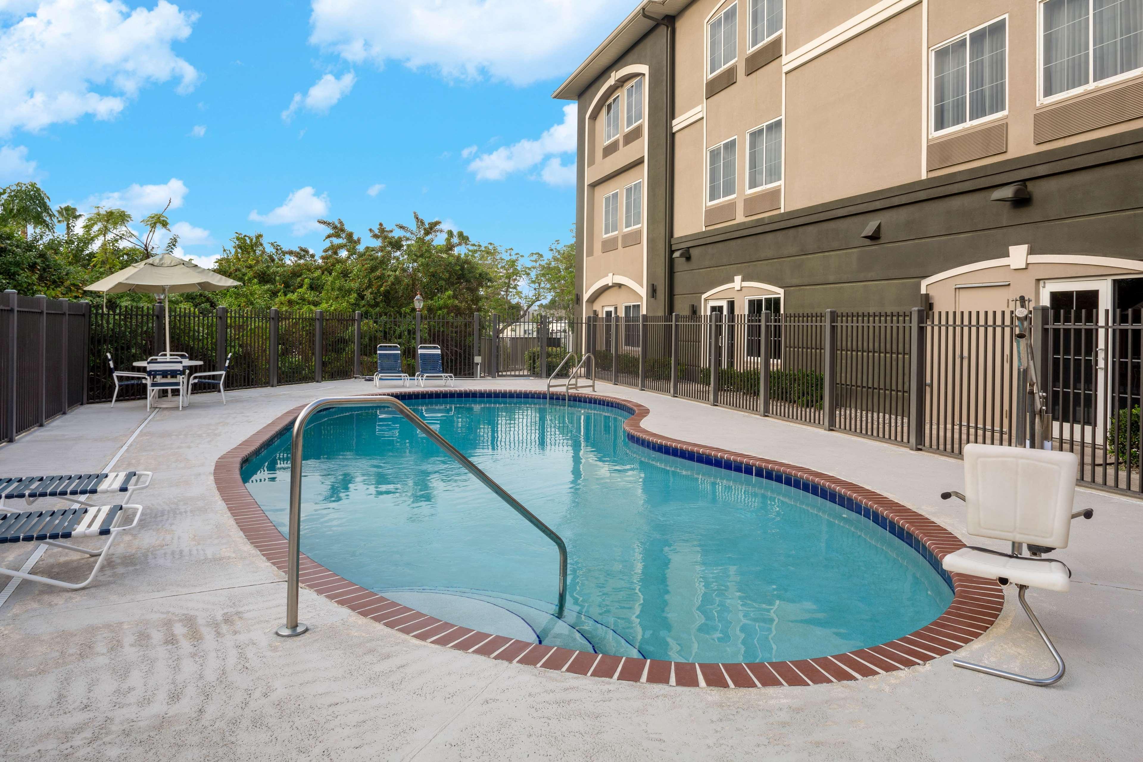 La Quinta By Wyndham Sebring Hotel Exterior photo