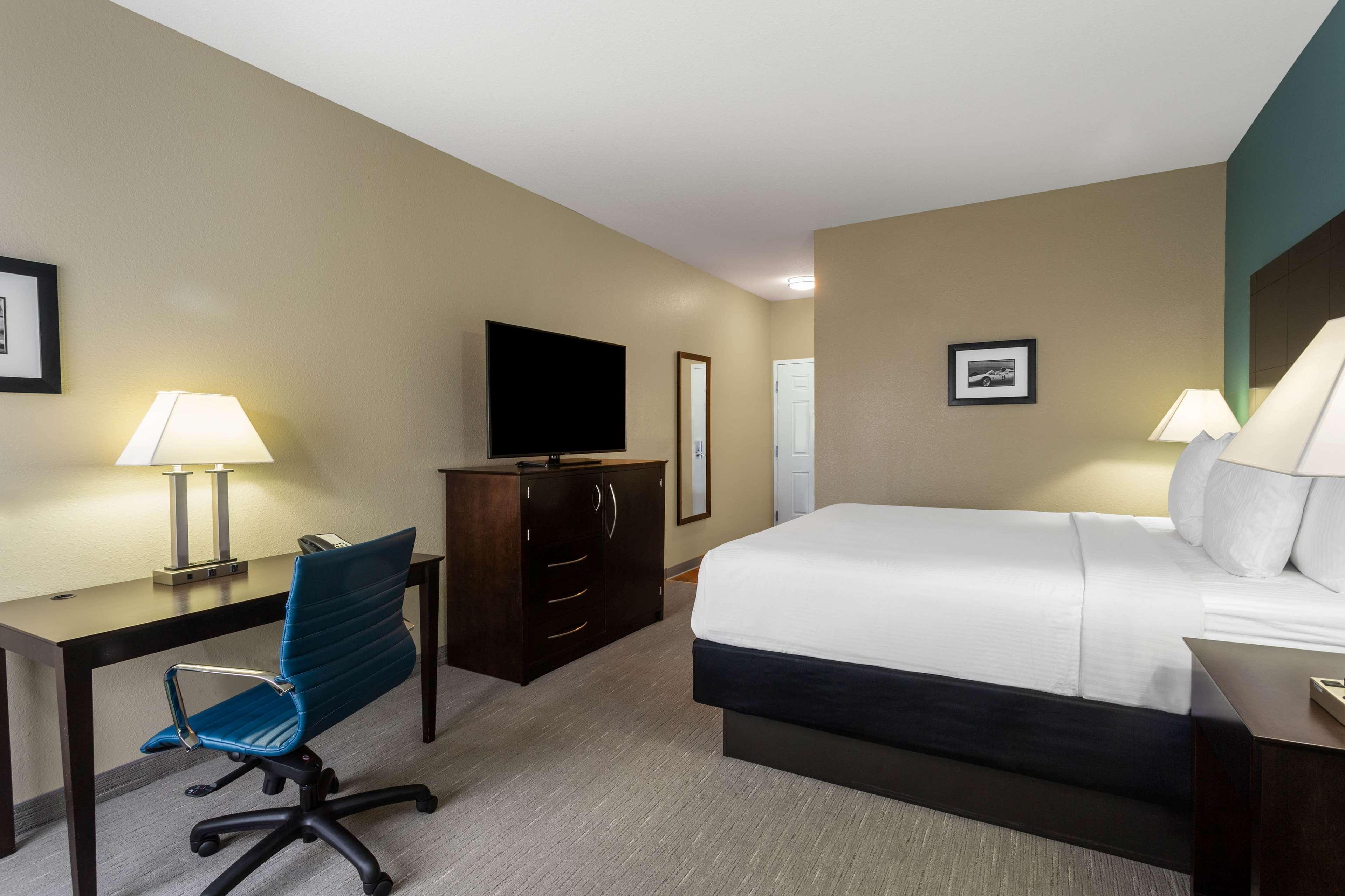 La Quinta By Wyndham Sebring Hotel Exterior photo