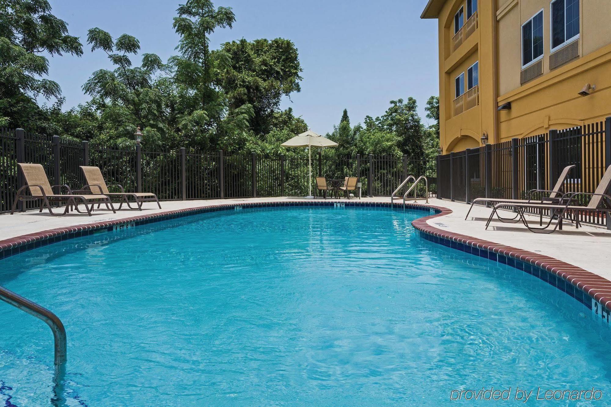 La Quinta By Wyndham Sebring Hotel Exterior photo