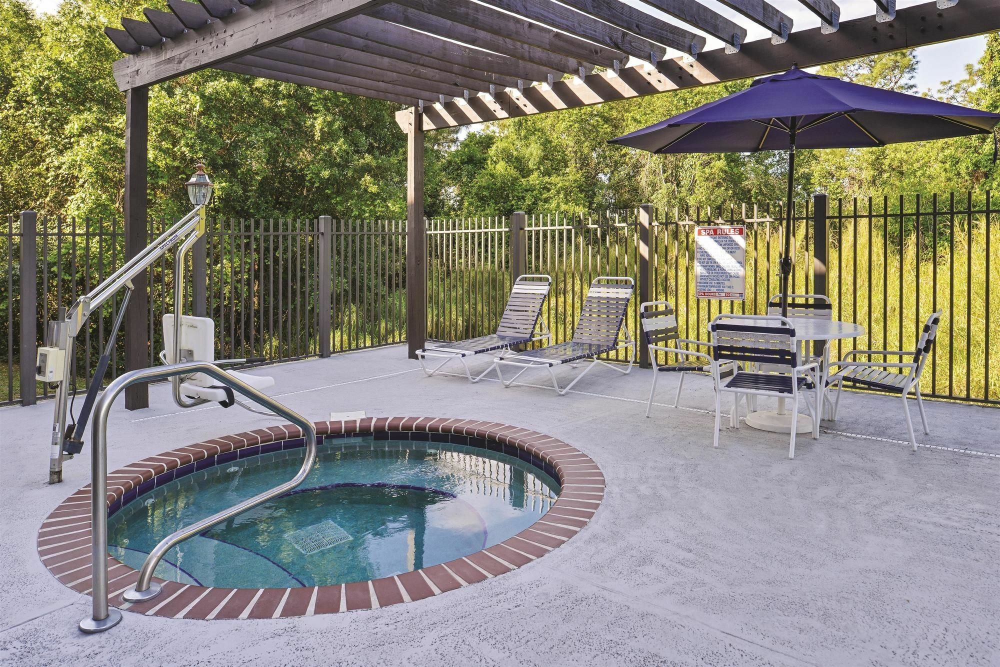 La Quinta By Wyndham Sebring Hotel Exterior photo